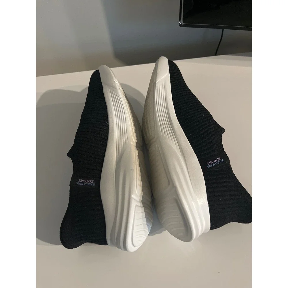 Skechers Hands Free Slip-ins Relaxed Fit Black White Knit Sneakers 124855